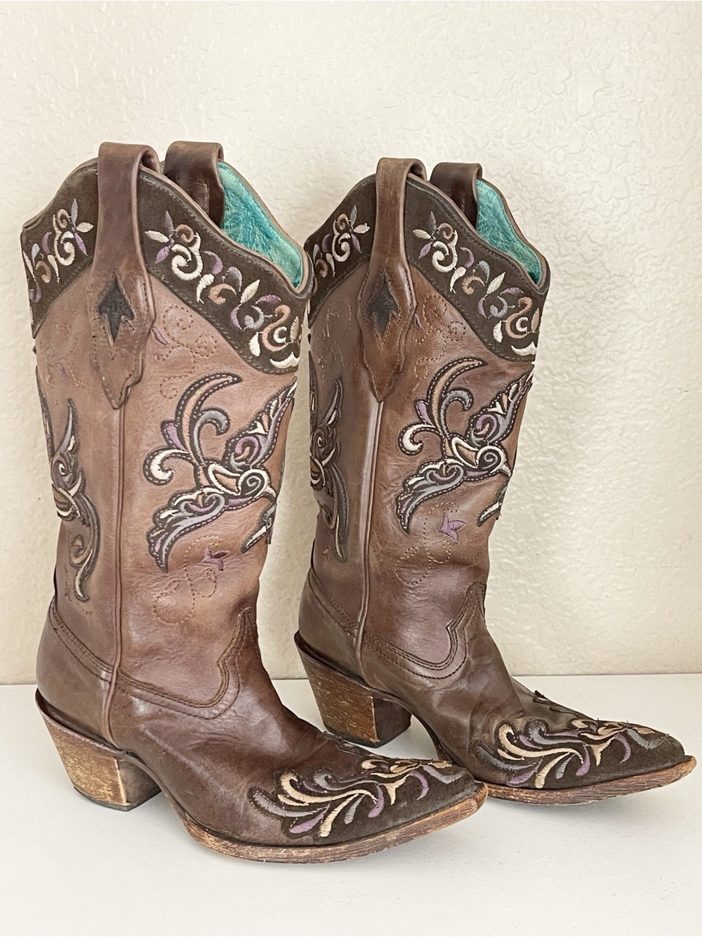 Circle G by Corral Boots with bird and floral embroidery and a pointed snip toe